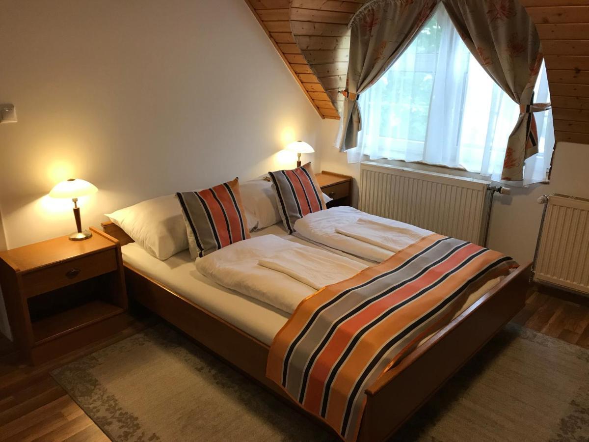 Zoldteto Panzio Bed & Breakfast Balatonfured Exterior photo